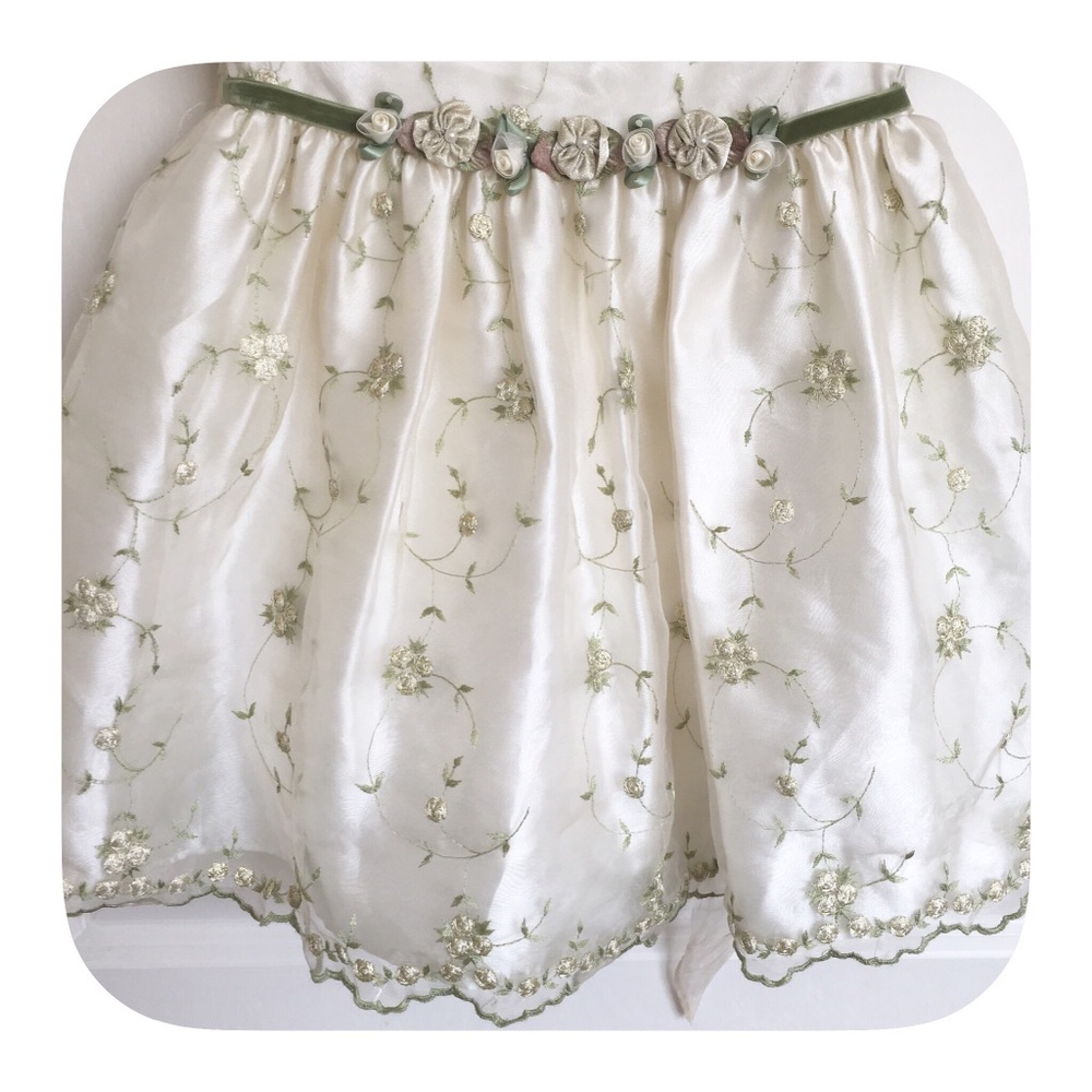 💗Baby Girls White/Cream & Green Dress - Picture 3 of 4